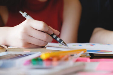 Alexia Verardo, Entrepreuneuse et enseignante à la fois